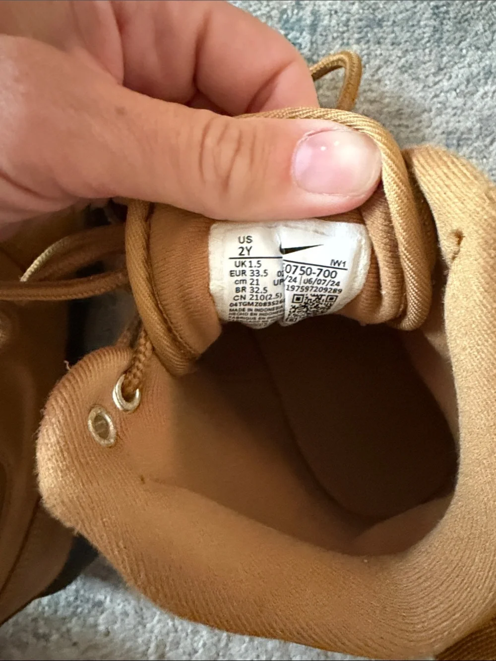 Nike Kids Tan Hiking Boots - Sturdy Lace-Up Outdoor Shoes